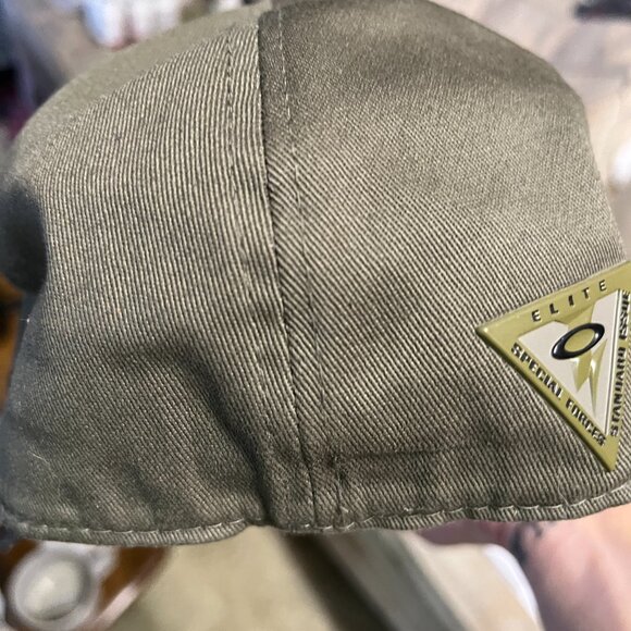 Two Oakley SI Fitted Baseball Caps - Picture 6 of 6